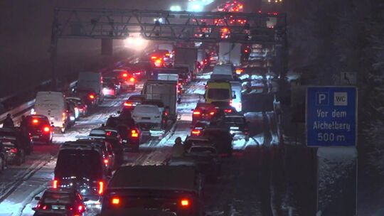 Langer Stau am Albaufstieg bei Weilheim am, Aichelberg in Fahrtrichtung München. Foto: 7aktuell.de/ Eyb Langer Stau am Albaufstieg bei Weilheim am, Aichelberg in Fahrtrichtung München. Foto: 7aktuell.de/ Eyb