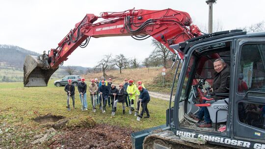 Das Neubaugebiet "Schießhütte" ist 2026 ein Investitionsschwerpunkt der Gemeinde Neidlingen, hier der symbolische Baggerbiss mit Das Neubaugebiet "Schießhütte" ist 2026 ein Investitionsschwerpunkt der Gemeinde Neidlingen, hier der symbolische Baggerbiss mit