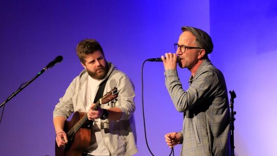 Einen Abend mit Songs und Lyrics gibt es am Freitag, 19. Dezember, um 20.30 Uhr beim Konzert von Jürgen Hörig und Benny Eisel im Einen Abend mit Songs und Lyrics gibt es am Freitag, 19. Dezember, um 20.30 Uhr beim Konzert von Jürgen Hörig und Benny Eisel im