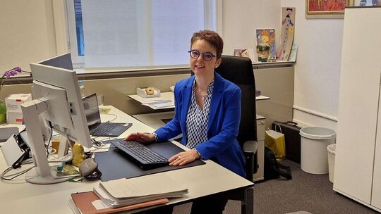 Christine Kullen an ihrem Schreibtisch im Kirchheimer Rathaus. Anfang März würde sie gerne zur neuen Bürgermeisterin der Gemein Christine Kullen an ihrem Schreibtisch im Kirchheimer Rathaus. Anfang März würde sie gerne zur neuen Bürgermeisterin der Gemein