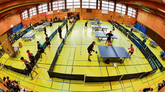 Die Sporthalle des Ludwig-Uhland-Gymnasiums steht am Wochenende im Fokus der Tischtennis-Szene. Foto: Markus Brändli Die Sporthalle des Ludwig-Uhland-Gymnasiums steht am Wochenende im Fokus der Tischtennis-Szene. Foto: Markus Brändli