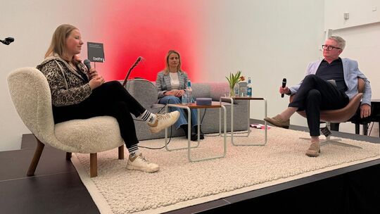 Linn Kazmaier, Verena Bentele und Peter Brändle auf der Talkbühne im Johannesforum. Fotos: Philip Sandrock Linn Kazmaier, Verena Bentele und Peter Brändle auf der Talkbühne im Johannesforum. Fotos: Philip Sandrock