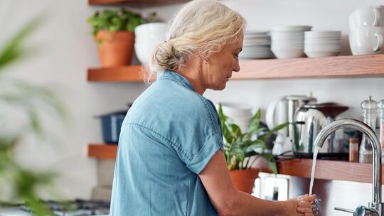 Menschen, die nicht mehr gut hören können, bekommt es oft nicht mit, wenn sie angesprochen werden. Foto: stock.adobe.com Menschen, die nicht mehr gut hören können, bekommt es oft nicht mit, wenn sie angesprochen werden. Foto: stock.adobe.com