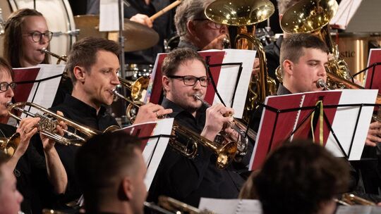 Das rund 70-köpfige Ensemble präsentierte ein vielseitiges musikalisches Programm. Foto: Marin Braun Das rund 70-köpfige Ensemble präsentierte ein vielseitiges musikalisches Programm. Foto: Marin Braun