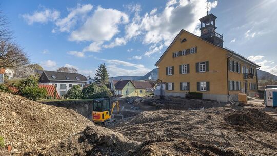 Bei den Erdarbeiten zur Erweiterung des Rathauses in Owen sind Mauerreste gefunden worden. Foto: Carsten Riedl Bei den Erdarbeiten zur Erweiterung des Rathauses in Owen sind Mauerreste gefunden worden. Foto: Carsten Riedl