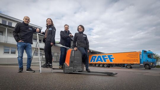 Familienunternehmen: Matthias Raff (l.) führt das Unternehmen mit Schwester Rebecca und Vater Karl Heinz sowie der Unterstützung Familienunternehmen: Matthias Raff (l.) führt das Unternehmen mit Schwester Rebecca und Vater Karl Heinz sowie der Unterstützung