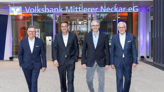 Der Vorstand der Volksbank Mittlerer Neckar ist zufrieden mit dem abgelaufenen Jahr (von links): Thomas Krießler, Martin Winkler Der Vorstand der Volksbank Mittlerer Neckar ist zufrieden mit dem abgelaufenen Jahr (von links): Thomas Krießler, Martin Winkler