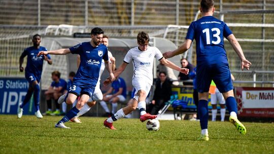 Beim TSV Schlierbach (blau) hat man das Schicksal noch in eigener Hand. Die Relegation ist das Ziel und dann der Aufstieg. Foto Beim TSV Schlierbach (blau) hat man das Schicksal noch in eigener Hand. Die Relegation ist das Ziel und dann der Aufstieg. Foto