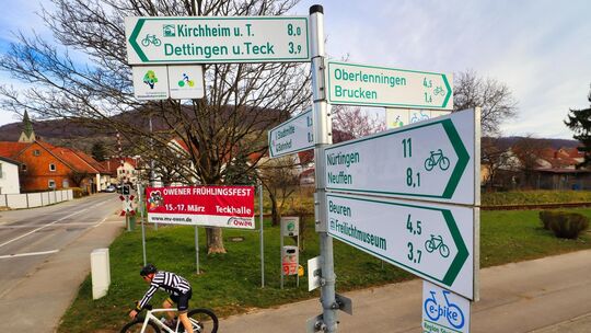 Die Schilder weisen den Radfahrern den Weg. Foto: Jörg Bächle Die Schilder weisen den Radfahrern den Weg. Foto: Jörg Bächle