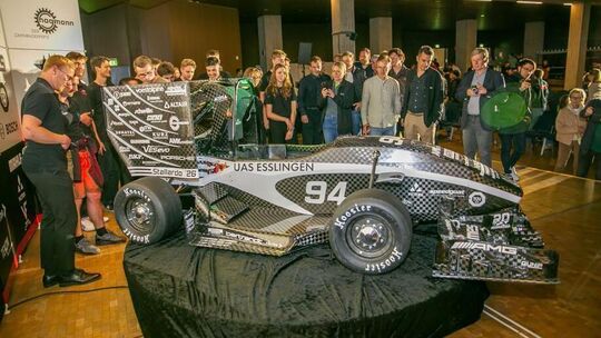 Der neue Stallardo 26 orientiert sich optisch am ersten Rennwagen des Rennstalls – und sorgte für rege Begeisterung. Foto: Robe Der neue Stallardo 26 orientiert sich optisch am ersten Rennwagen des Rennstalls – und sorgte für rege Begeisterung. Foto: Robe