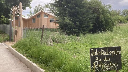 Der Jurtenkindergarten auf dem Kirchheimer Schafhof soll jetzt wieder in ruhigeres Fahrwasser kommen. Wegen einer Häufung von Sc Der Jurtenkindergarten auf dem Kirchheimer Schafhof soll jetzt wieder in ruhigeres Fahrwasser kommen. Wegen einer Häufung von Sc