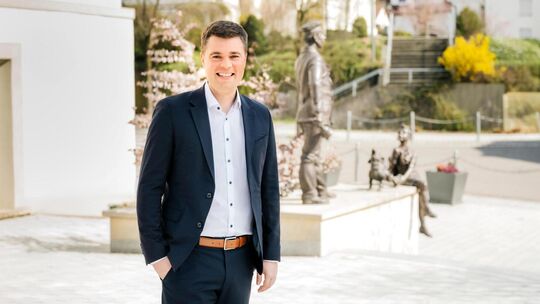 Sascha Krötz möchte Bürgermeister von Schlierbach bleiben. Am 14. Juni wird gewählt. Foto: pr Sascha Krötz möchte Bürgermeister von Schlierbach bleiben. Am 14. Juni wird gewählt. Foto: pr