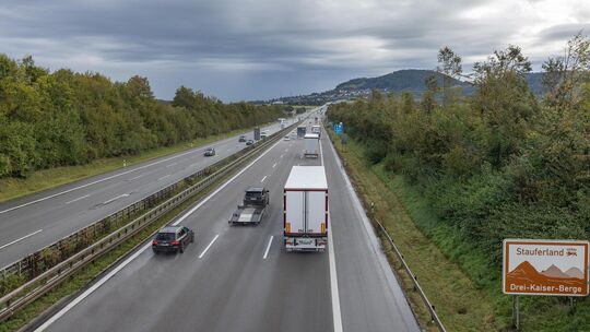 Der Albaufstieg der A8 soll nach dem Aichelberg verlegt werden: Statt der zwei getrennten Strecken soll es eine gemeinsame mit z Der Albaufstieg der A8 soll nach dem Aichelberg verlegt werden: Statt der zwei getrennten Strecken soll es eine gemeinsame mit z