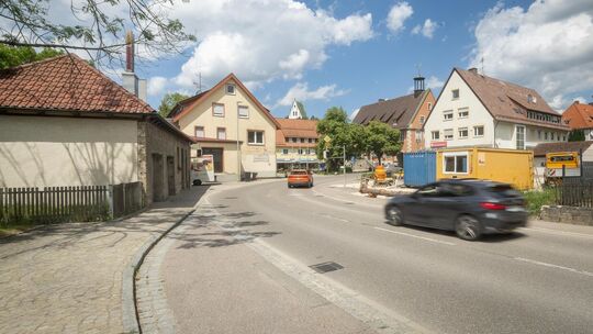 Die Backhaus-Kurve kann dank der abgebrochenen Häuser entschärft werden. Das kommt insbesondere Fußgängern zugute. Foto: Carsten Die Backhaus-Kurve kann dank der abgebrochenen Häuser entschärft werden. Das kommt insbesondere Fußgängern zugute. Foto: Carsten