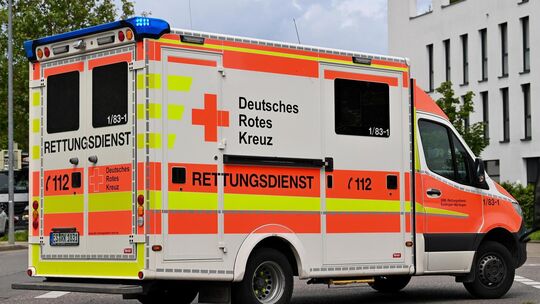Aktuell viel hitzebedingt im Einsatz: Ein Rettungswagen des DRK. Archivfoto: Markus Brändli Aktuell viel hitzebedingt im Einsatz: Ein Rettungswagen des DRK. Archivfoto: Markus Brändli