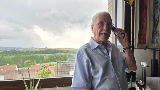 Rolf Mittendorf: Rettete seine Frau Brigitte vor einem Schockanrufer. Foto: Matthäus Klemke Rolf Mittendorf: Rettete seine Frau Brigitte vor einem Schockanrufer. Foto: Matthäus Klemke