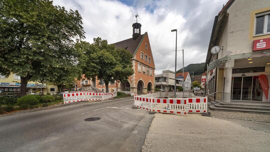 Derzeit ist erhöhte Vorsicht für Fußgänger in der Oberlenninger Ortsmitte geboten. Die Ampel ist abgebaut. Foto: Carsten Riedl Derzeit ist erhöhte Vorsicht für Fußgänger in der Oberlenninger Ortsmitte geboten. Die Ampel ist abgebaut. Foto: Carsten Riedl