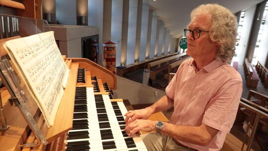 Ob an der Orgel oder als Chorleiter: Thomas Specker hat das musikalische Leben der katholischen Kirchengemeinde in Kirchheim übe Ob an der Orgel oder als Chorleiter: Thomas Specker hat das musikalische Leben der katholischen Kirchengemeinde in Kirchheim übe