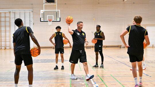 Ab jetzt wird bei den Knights zweimal pro Tag trainiert.Foto: Markus Brändli Ab jetzt wird bei den Knights zweimal pro Tag trainiert.Foto: Markus Brändli