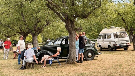 Ob auf Ausflügen oder vollgepackt für den Familienurlaub - das Auto hielt in den 1960er-Jahren nach und nach Einzug in den Famil Ob auf Ausflügen oder vollgepackt für den Familienurlaub - das Auto hielt in den 1960er-Jahren nach und nach Einzug in den Famil