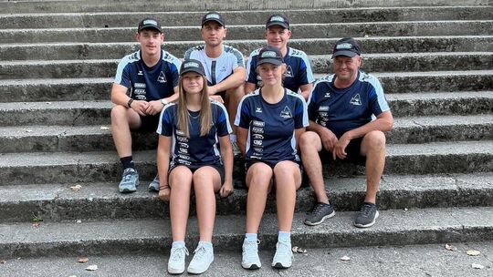 Die sechs haben gut lachen: Die Teck-Sportler haben bei der EM in Spanien so gut wie alles abgeräumt. Foto: pr Die sechs haben gut lachen: Die Teck-Sportler haben bei der EM in Spanien so gut wie alles abgeräumt. Foto: pr
