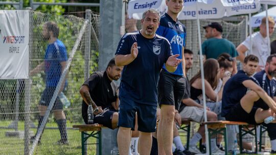 Benedetto Savoca, hier noch als Trainer des TSV Schlierbach, coacht den AC Catania in der Kreisliga A. Foto: Michael Treutner Benedetto Savoca, hier noch als Trainer des TSV Schlierbach, coacht den AC Catania in der Kreisliga A. Foto: Michael Treutner