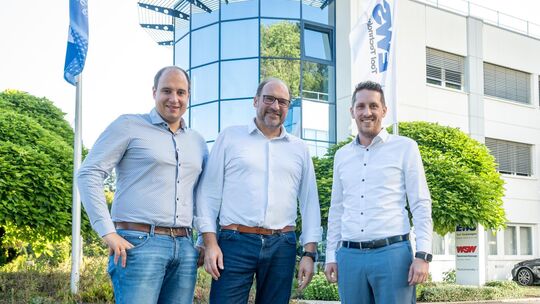 Familienbetrieb: Geschäftsführer Matthias Weigele (Mitte) plant seinen Aufstieg für das Jahr 2031. Sohn Pascal Weigele (links) u Familienbetrieb: Geschäftsführer Matthias Weigele (Mitte) plant seinen Aufstieg für das Jahr 2031. Sohn Pascal Weigele (links) u