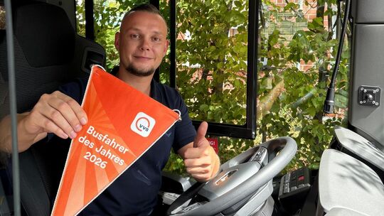 Alexander Ziaja ist der Busfahrer des Jahres im Kreis Esslingen. Alexander Ziaja ist der Busfahrer des Jahres im Kreis Esslingen.