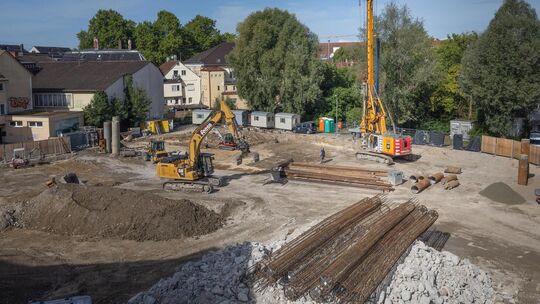 Die Bauarbeiten auf dem Gelände der Kirchheimer Kreissparkasse schreiten voran. Foto: Carsten Riedl Die Bauarbeiten auf dem Gelände der Kirchheimer Kreissparkasse schreiten voran. Foto: Carsten Riedl