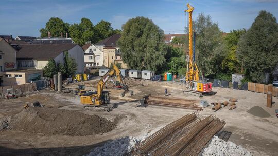 Die Bauarbeiten auf dem Gelände der Kirchheimer Kreissparkasse schreiten voran. Foto: Carsten Riedl Die Bauarbeiten auf dem Gelände der Kirchheimer Kreissparkasse schreiten voran. Foto: Carsten Riedl