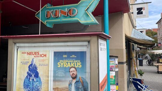 Die Plakate für die neuen Filme hängen schon. Foto: Antje Dörr Die Plakate für die neuen Filme hängen schon. Foto: Antje Dörr