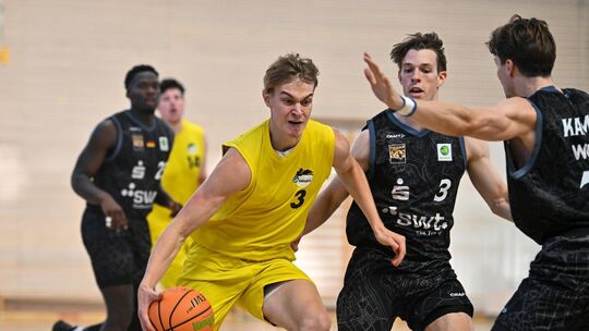Kirchheims Neuzugang Paul Viefhues war einer der Aktivposten im Spiel der Knights gegen Tübingen. Foto: Markus Brändli Kirchheims Neuzugang Paul Viefhues war einer der Aktivposten im Spiel der Knights gegen Tübingen. Foto: Markus Brändli