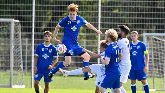 Fußball Kreisliga A, TSV Jeingen (blau) - TSV Schlierbach (weiß) Fußball Kreisliga A, TSV Jeingen (blau) - TSV Schlierbach (weiß)