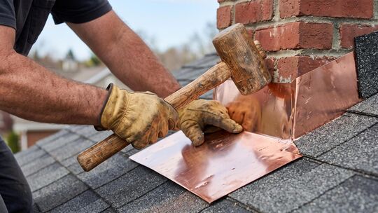 Kupfer ist flexibel, witterungsbeständig, besonders langlebig – und teuer. Das lockt Diebe an. Foto: Adobe Stock Kupfer ist flexibel, witterungsbeständig, besonders langlebig – und teuer. Das lockt Diebe an. Foto: Adobe Stock