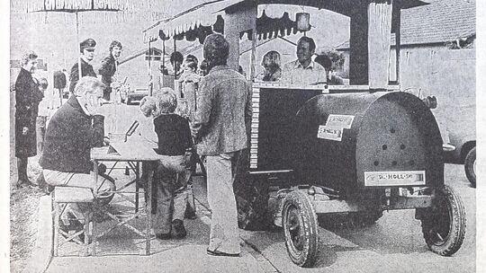 Das Bähnle drehte, organisiert vom Turn- und Sportverein Jesingen, vor 50 Jahren für die Kinder seine Runden um den Festplatz un Das Bähnle drehte, organisiert vom Turn- und Sportverein Jesingen, vor 50 Jahren für die Kinder seine Runden um den Festplatz un