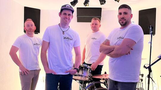Overdrive bringt am Samstag ab 19 Uhr Rocksongs aus verschiedenen Jahrzehnten auf die Bühne der Braurevolution Kirchheim – mit k Overdrive bringt am Samstag ab 19 Uhr Rocksongs aus verschiedenen Jahrzehnten auf die Bühne der Braurevolution Kirchheim – mit k