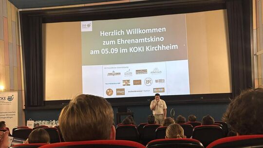 Beim ersten „Ehrenamtskino“, das die Kirchheimer Initiative „Zukunft des Ehrenamts BW“ organisierte, war der Saal im Koki voll. Beim ersten „Ehrenamtskino“, das die Kirchheimer Initiative „Zukunft des Ehrenamts BW“ organisierte, war der Saal im Koki voll.