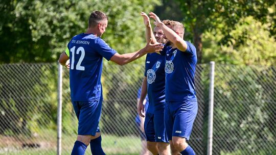 Jubel beim TSV Jesingen II: In Neuffen gelang ein 3:1. Foto: Markus Brändli Jubel beim TSV Jesingen II: In Neuffen gelang ein 3:1. Foto: Markus Brändli