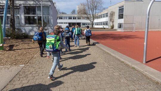Die Schule hat am Montag wieder begonnen – diesmal ist das auch ein Politikum. Symbolfoto: Carsten Riedl Die Schule hat am Montag wieder begonnen – diesmal ist das auch ein Politikum. Symbolfoto: Carsten Riedl