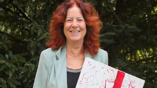 Die Birke fasziniert Birgit Löflath nicht nur als Motiv: In ihren Encaustic-Bildern verbindet sie die Zartheit der Natur mit kra Die Birke fasziniert Birgit Löflath nicht nur als Motiv: In ihren Encaustic-Bildern verbindet sie die Zartheit der Natur mit kra