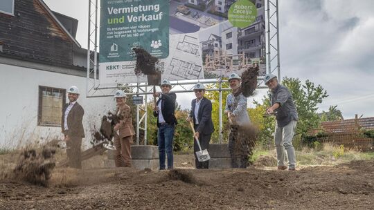 Offizieller Beginn der Bauarbeiten am Projekt „Paradiesle 39“ war der symbolische Spatenstich am gestrigen Dienstag. Foto: Car Offizieller Beginn der Bauarbeiten am Projekt „Paradiesle 39“ war der symbolische Spatenstich am gestrigen Dienstag. Foto: Car
