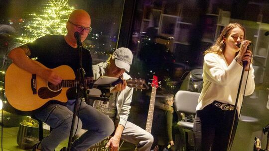 Enno, Jessy & Friends spielen am Samstag, 3. Oktober, ab 18 Uhr Bekanntes und Unbekanntes aus Pop und Rock in der Braurevolution Enno, Jessy & Friends spielen am Samstag, 3. Oktober, ab 18 Uhr Bekanntes und Unbekanntes aus Pop und Rock in der Braurevolution