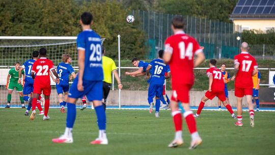 Hier im direkten Kräftemessen vor drei Woche, geht es für Weilheim und Kirchheim am Sonntag im Fernduell weiter. Foto: Michael T Hier im direkten Kräftemessen vor drei Woche, geht es für Weilheim und Kirchheim am Sonntag im Fernduell weiter. Foto: Michael T