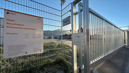 Sesam öffne dich: Das elektrisch betriebene Rolltor am Owener Recyclinghof soll sich künftig per QR-Code öffnen lassen. Foto: Be Sesam öffne dich: Das elektrisch betriebene Rolltor am Owener Recyclinghof soll sich künftig per QR-Code öffnen lassen. Foto: Be