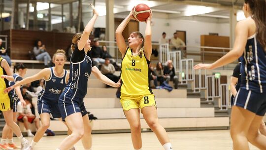 Leonie Mauritz und die VfL-Frauen konnten den Ball nur selten behaupten. Foto: Thimo König Leonie Mauritz und die VfL-Frauen konnten den Ball nur selten behaupten. Foto: Thimo König