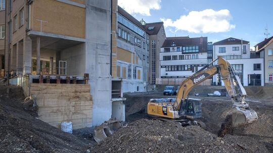Die Abbrucharbeiten auf dem Gelände der ehemaligen Kreissparkasse sind fast beendet. Foto: Carsten Riedl Die Abbrucharbeiten auf dem Gelände der ehemaligen Kreissparkasse sind fast beendet. Foto: Carsten Riedl